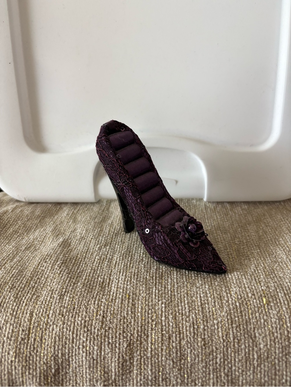 Ring Display, Elegant Purple Lace Shoe